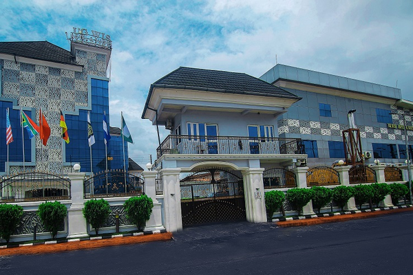 UGWIS Hotel & Suites
